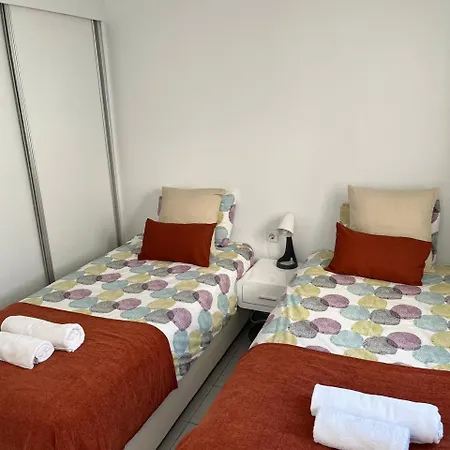 2 A 700m Puerto Banus, Naranjos Apartment