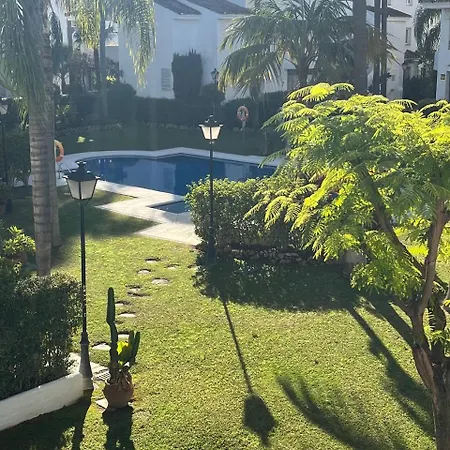 2 A 700m Puerto Banus, Naranjos Apartment