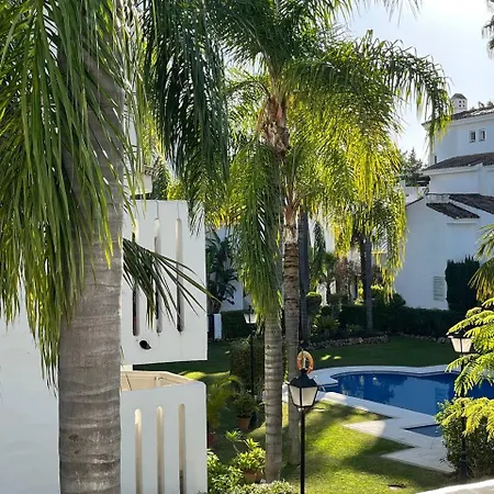 Apartment 2 A 700m Puerto Banus, Naranjos
