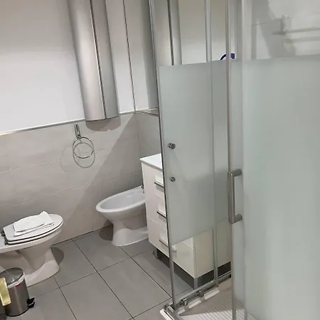 2 A 700m Puerto Banus, Naranjos Apartment