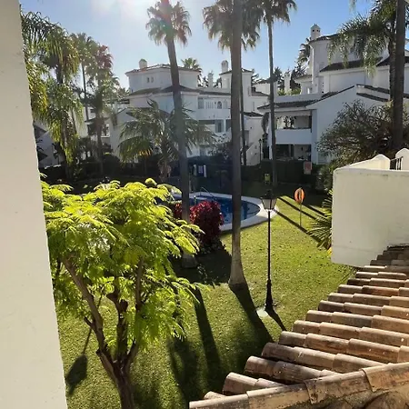 Apartment 2 A 700m Puerto Banus, Naranjos