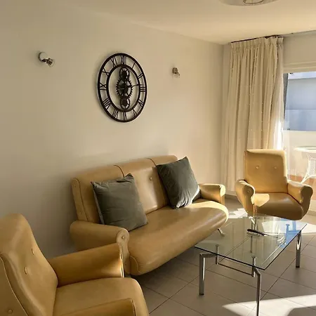2 A 700m Puerto Banus, Naranjos Apartment