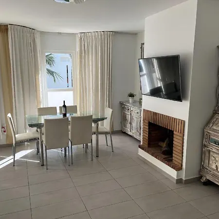Apartment 2 A 700m Puerto Banus, Naranjos *